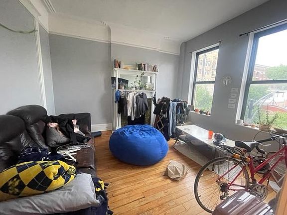4th image of 1022 W Belmont Ave #3