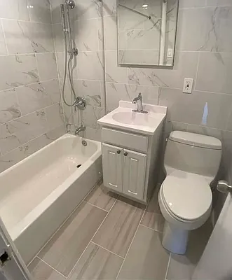 Rented by Current Real Estate Advisors | media 10