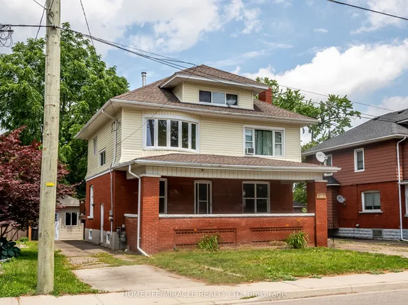 4975 McRae St, Niagara Falls, ON L2E 1P2