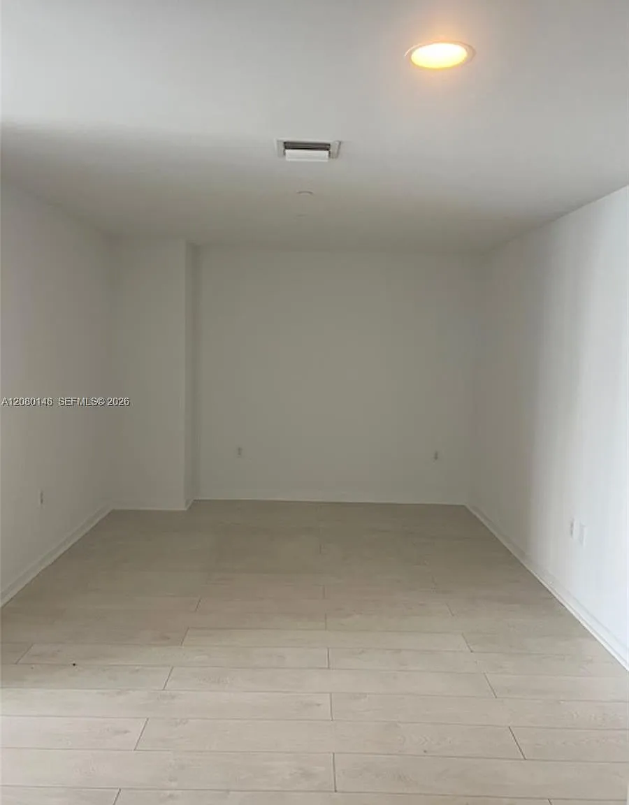 50 Biscayne Condo — Photo 4