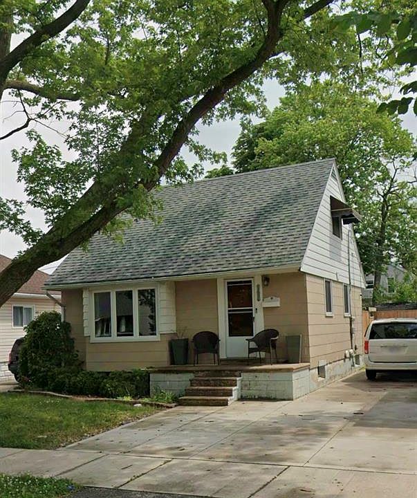 1st image of 1484 Francois Rd