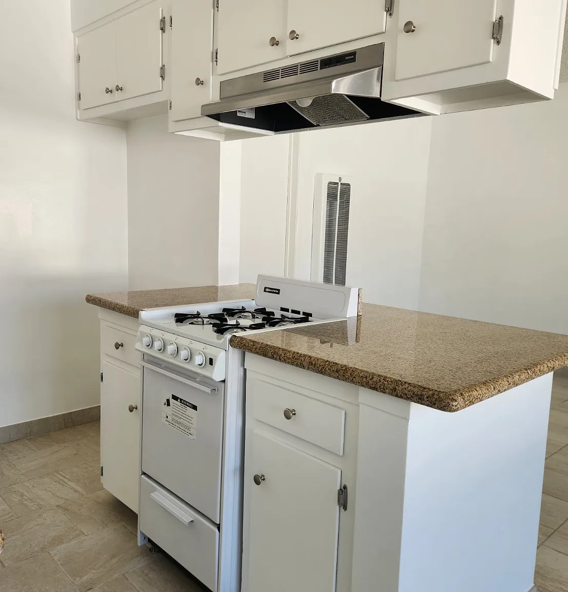 1 bed, 650 sqft, $1,900 — Photo 4
