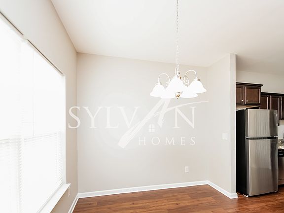 018-photo-dining-room-12309618_12232022