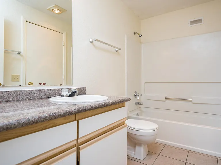 Caldera at Sunnybrook | The Landing Bathroom