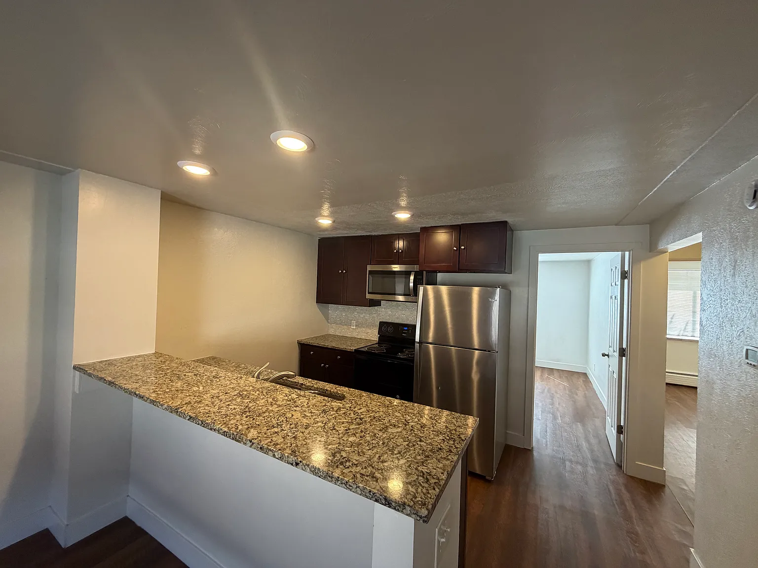 3 bed, 750 sqft, $1,650 — Photo 4