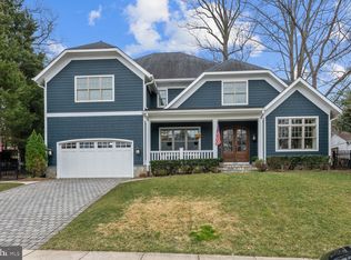 5040 36th St N, Arlington, VA 22207