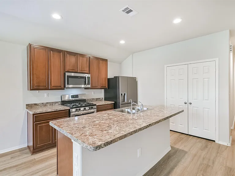 2135 Twisted Cedar Ct — Photo 10