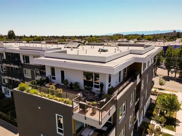 1588 N Dairy Rd #409, Saanich, BC V8T 3J4