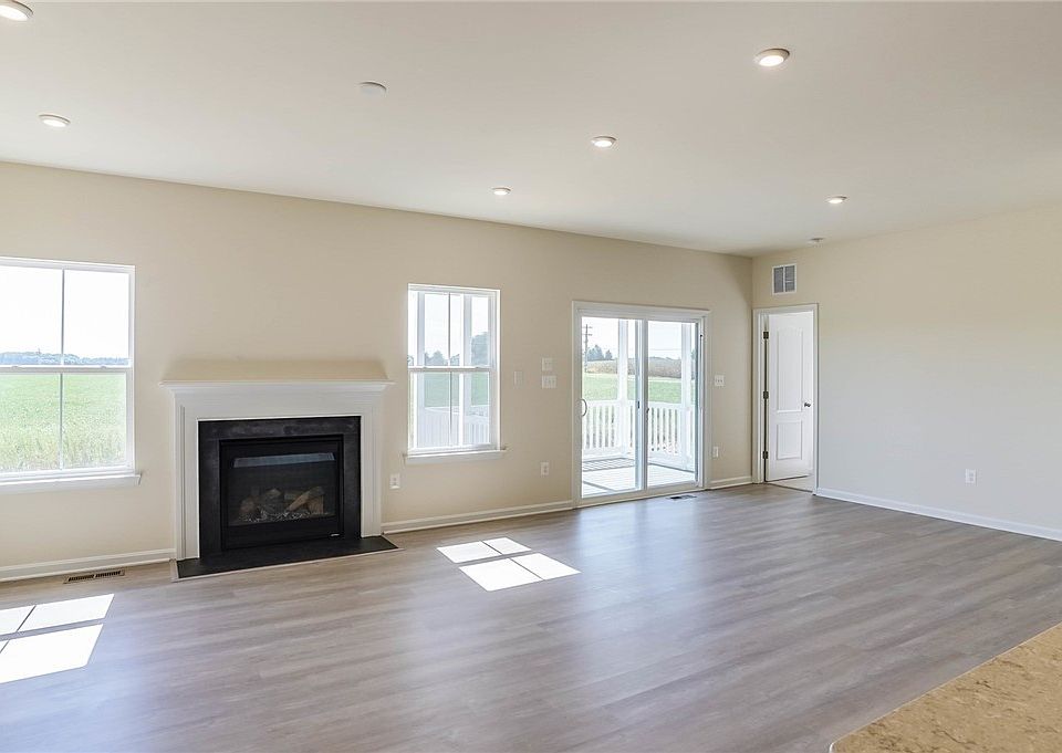 2nd image of 730 Hampshire Ct