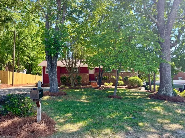 2223 Woodberry Dr, Greensboro, NC 27403