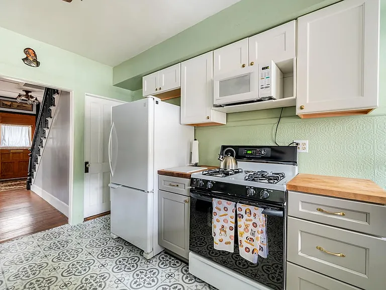 11-13 Holbrook St #11 — Photo 18