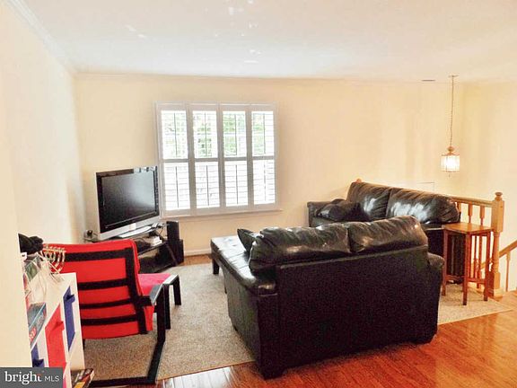 4th image of 5490 Middlebourne Ln