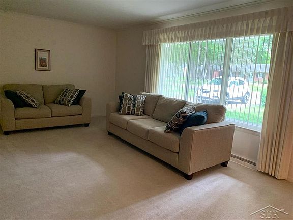 5th image of 4856 Hillcrest Dr