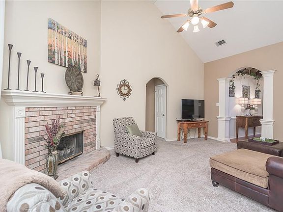 3rd image of 101 Sunflower Ct