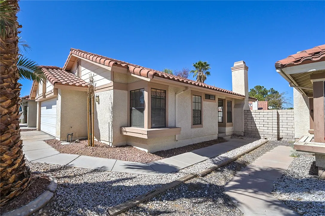 2 bed, 2.0 bath, 1053 sqft, $1,800 — Photo 3