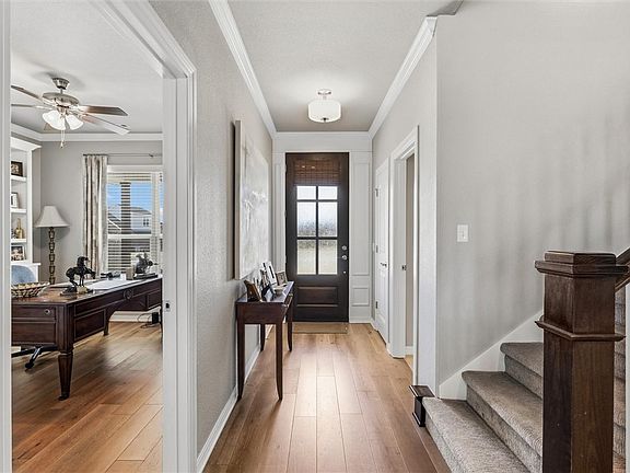 3rd image of 664 Malbec Rd