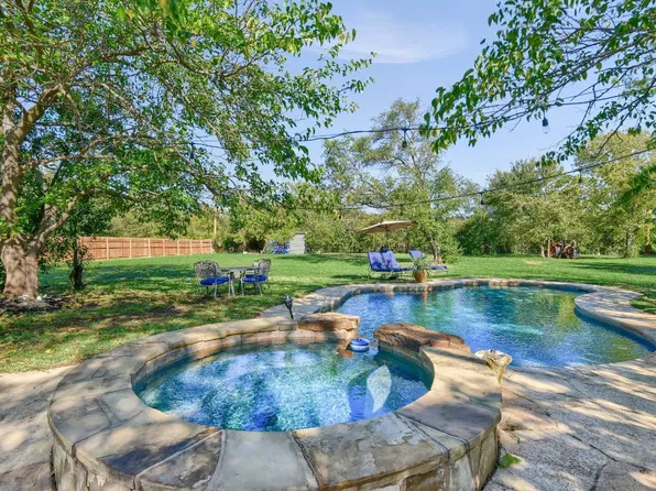 224 E Holiday St, Pilot Point, TX 76258