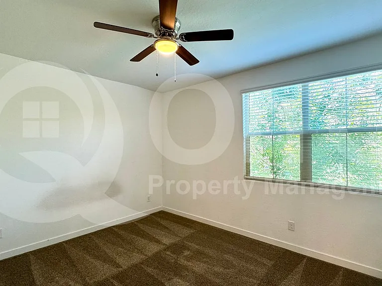 1068 E Sabino Dr — Photo 22