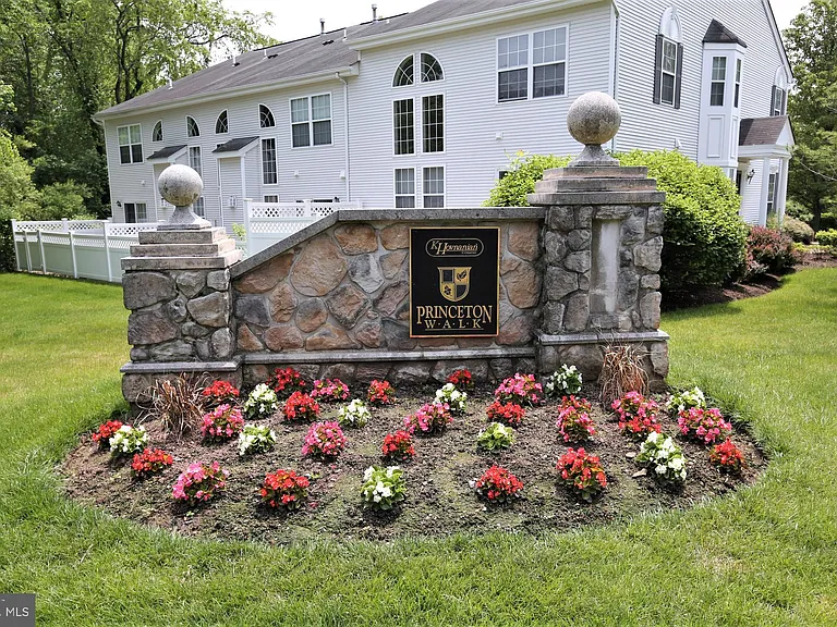 302 Wellington Park Dr — Photo 29