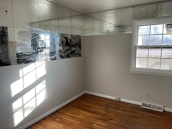 3rd image of 3001 Phillips Ave