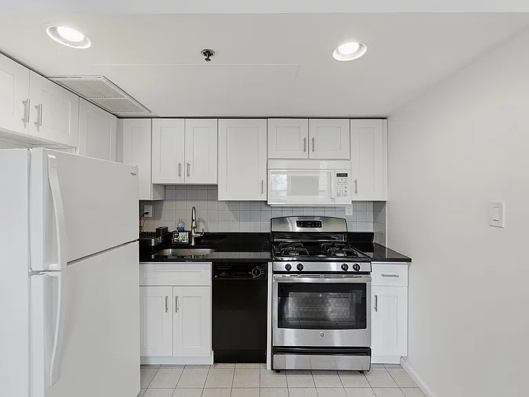 457 2nd St #6 — Photo 4