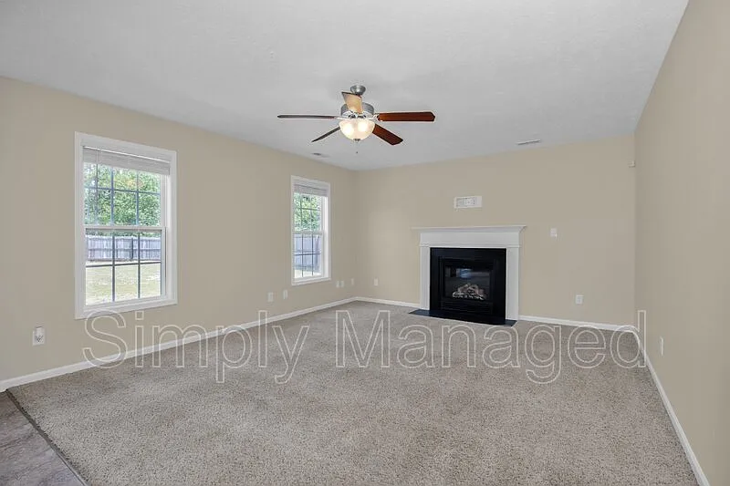4 bed, 2.5 bath, 2181 sqft, $2,150 — Photo 4