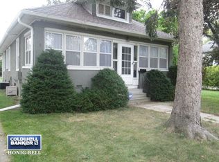 114 S Hamilton St, Lockport, IL 60441