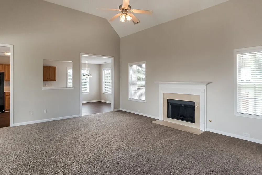 3 bed, 3.0 bath, 1719 sqft, $1,955 — Photo 2