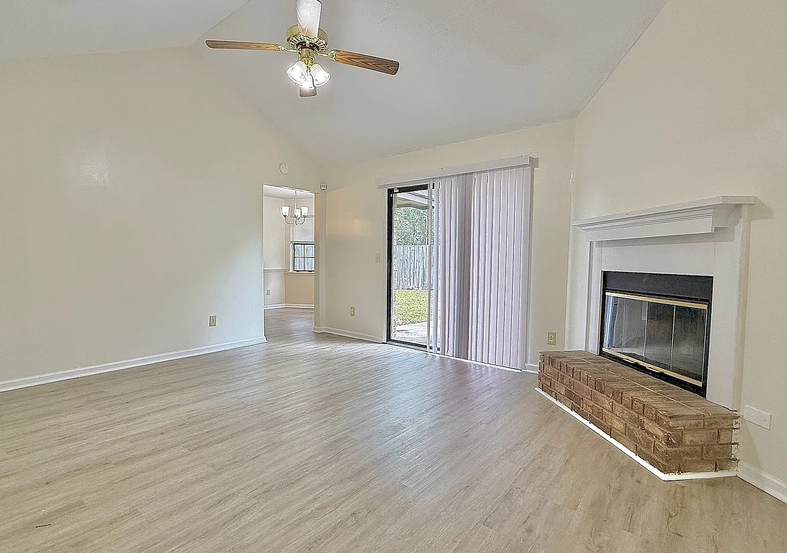 Move-In Ready! (Pet Friendly) — Photo 4