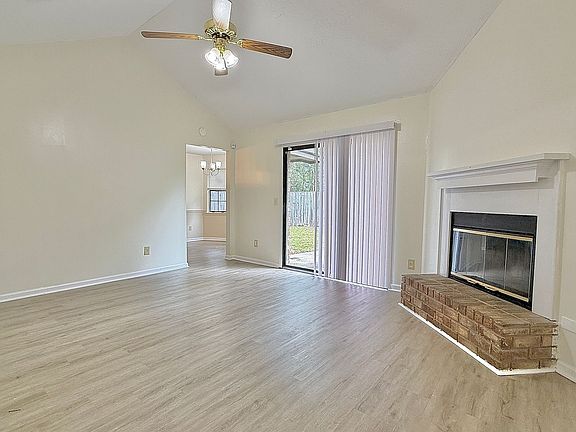 4th image of 979 Shady Ln