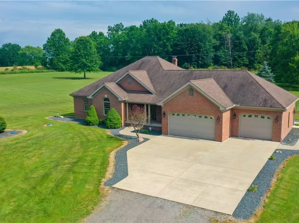 4901 New Castle Rd, Lowellville, OH 44436