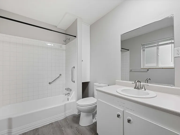 Nevada Villa Apartments — Photo 9