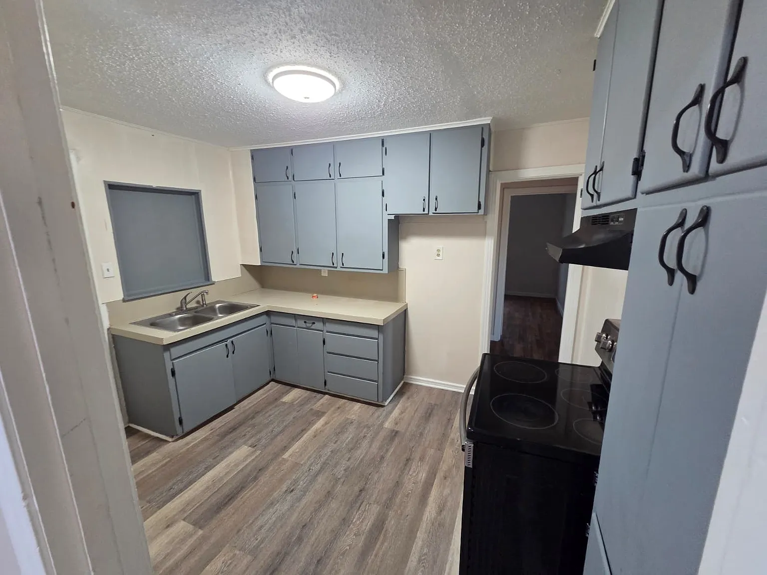 2 bed, $1,100 — Photo 3