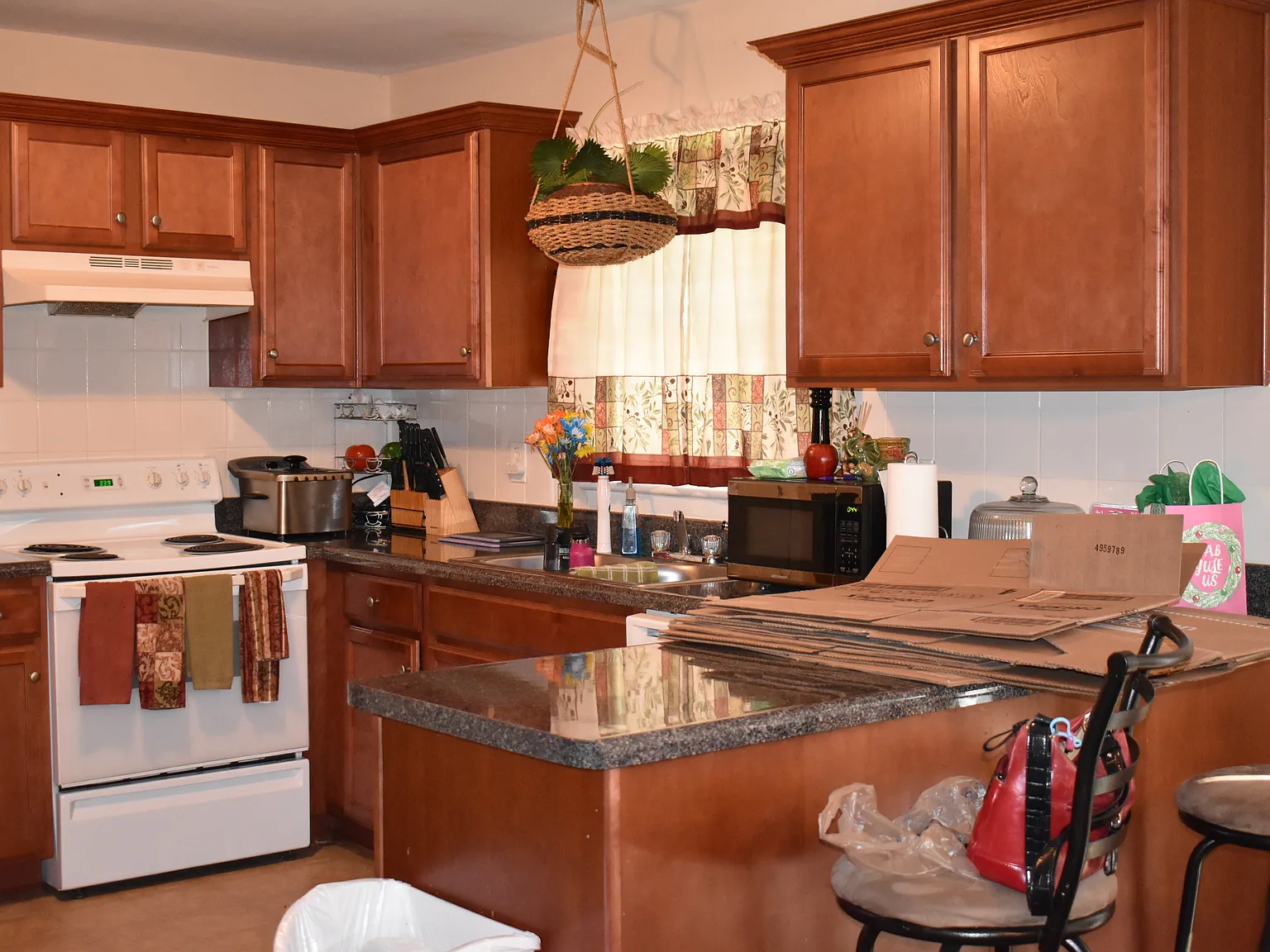 3 bed, 1200 sqft, $1,900 — Photo 2