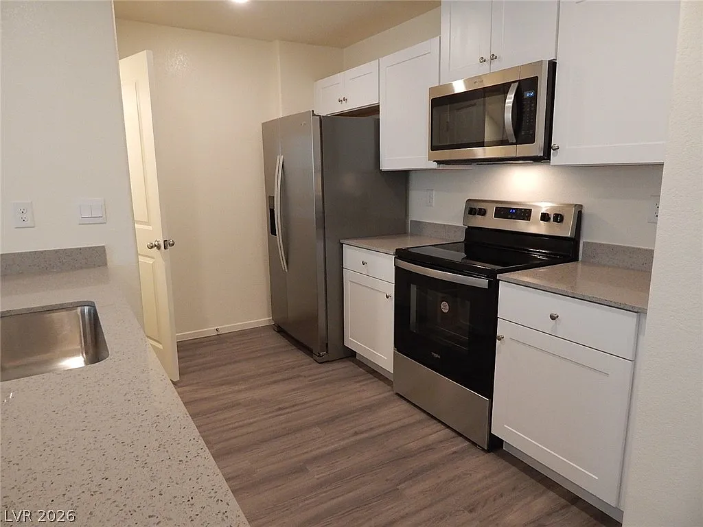 3 bed, 2.5 bath, 1319 sqft, $2,000 — Photo 4