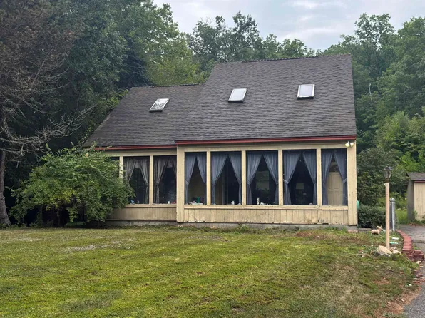 8 Grout Farm Road, Raymond, NH 03077