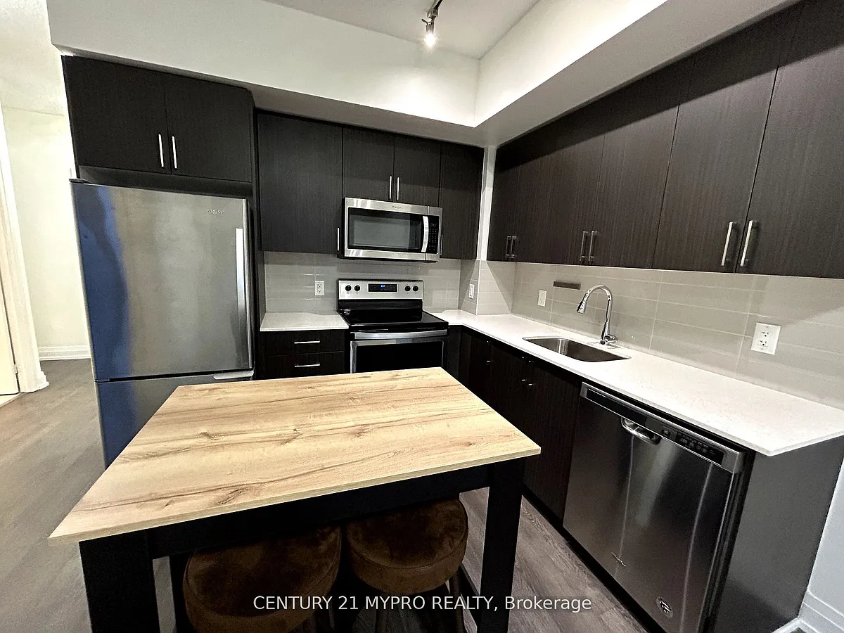 Photo 1 of 12 - 591 Sheppard Ave E #526 - Toronto, ON Primary Photo - 591 Sheppard Ave E #526