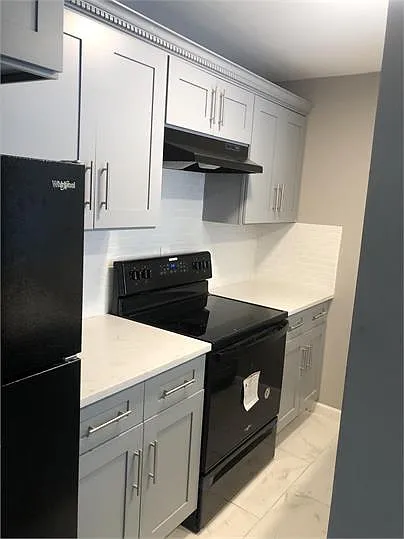 127 Watson Ave - B-3 — Photo 2