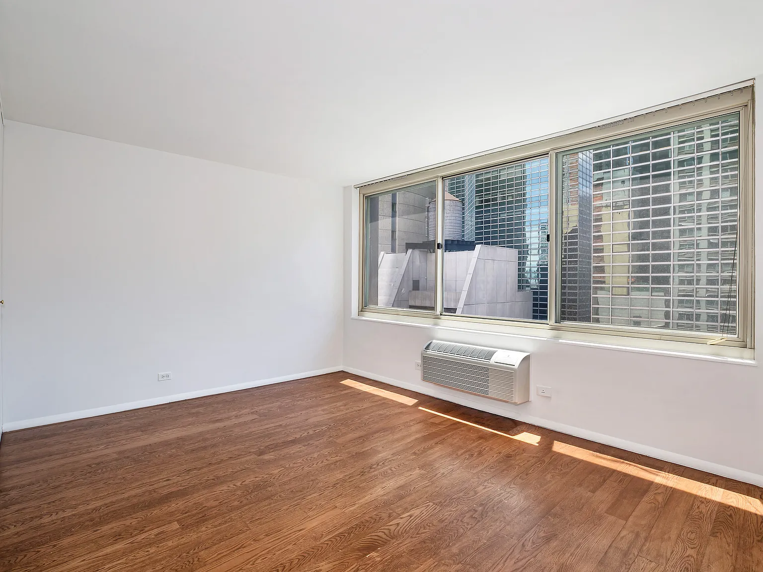 333 East 45th Street — Photo 4