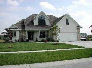 537 Bridgewater Dr, Oregon, OH 43616