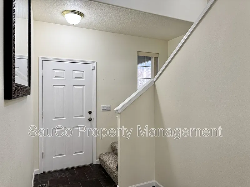 3 bed, 2.5 bath, 1940 sqft, $2,850 — Photo 2