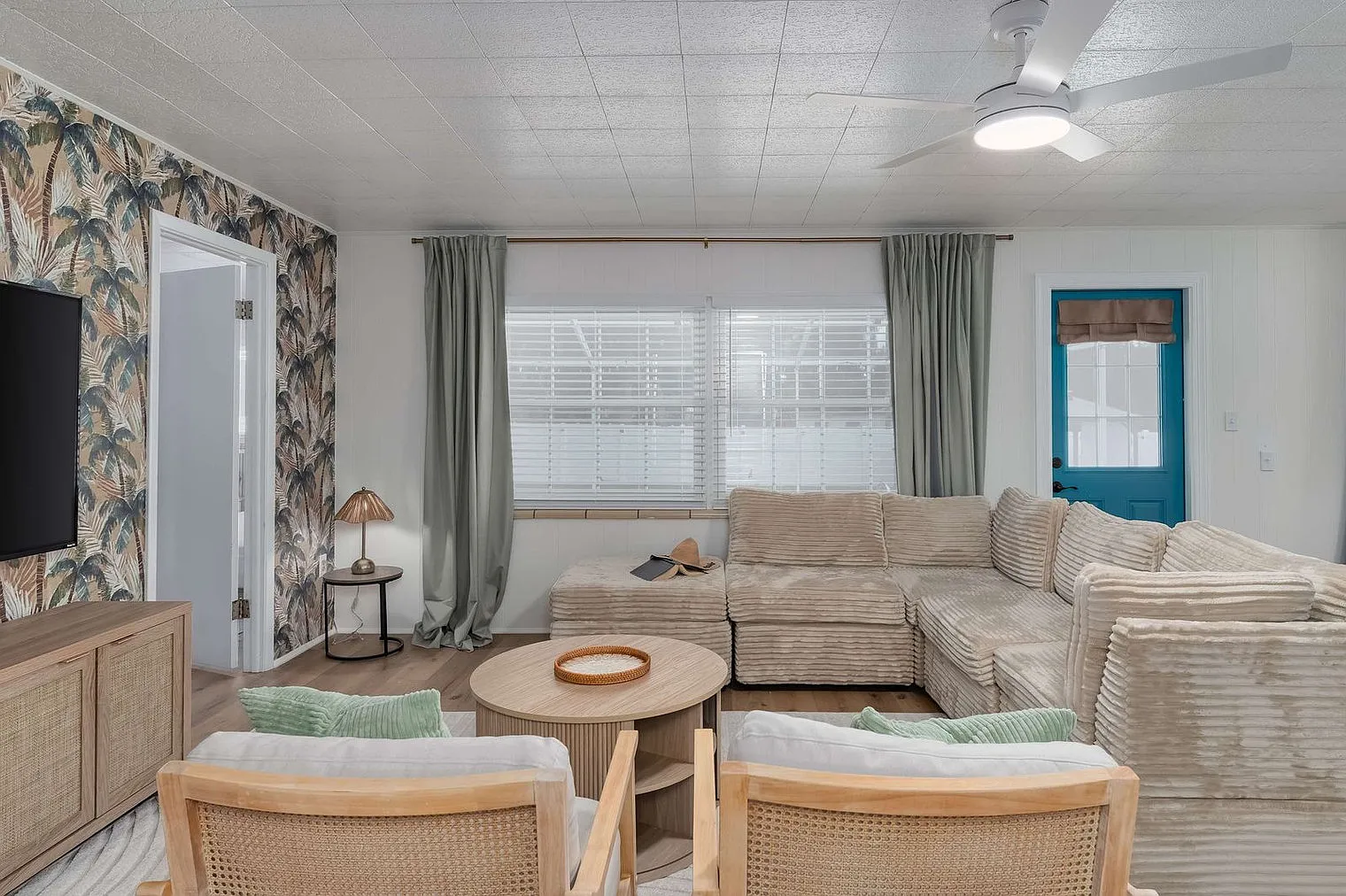 4 bed, 2.0 bath, 1819 sqft, $6,370 — Photo 2