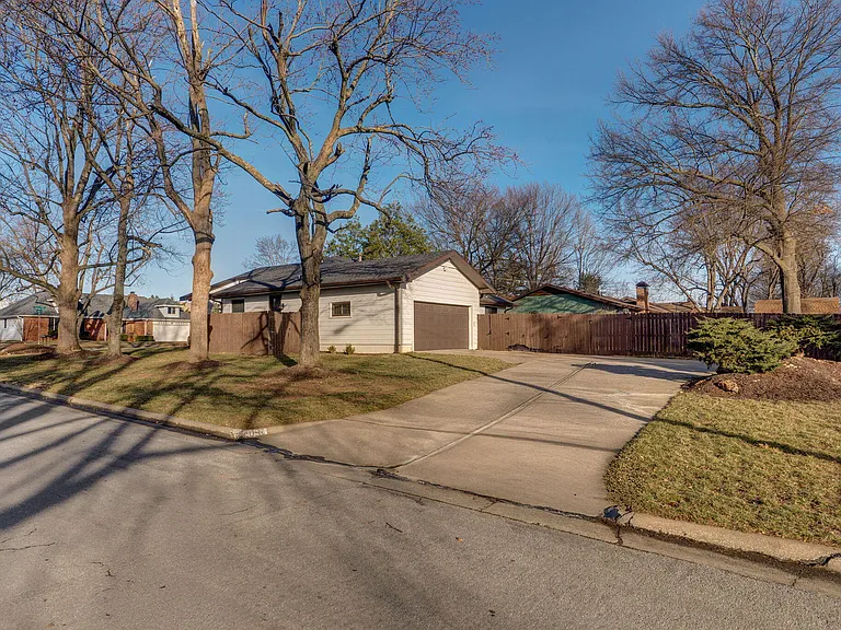 4094 S Eaton Ave — Photo 33