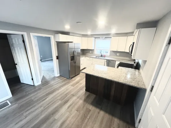 1392 Candia Rd, Manchester, NH 03109