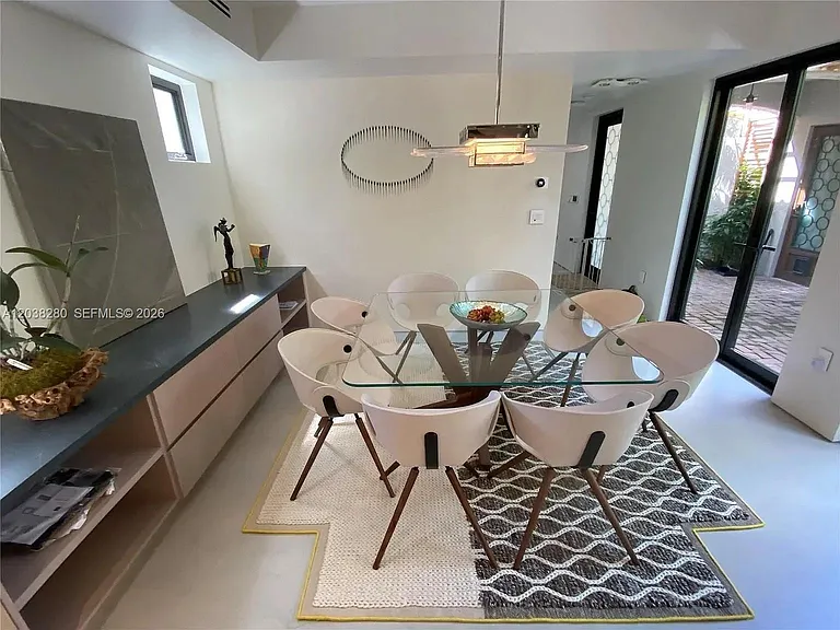 455 Amalfi Ave — Photo 10