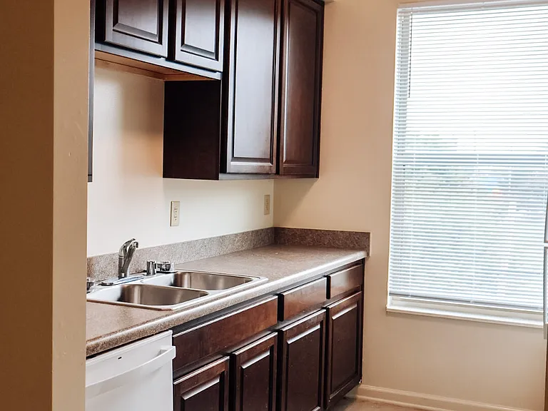 Sheppard Square Apartments — Photo 16