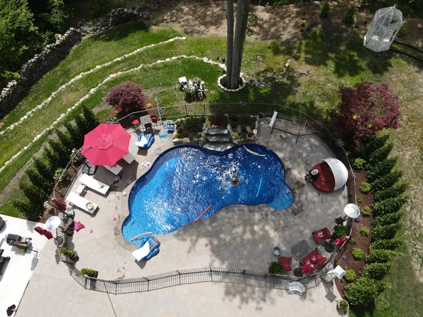 31 Hastings Dr, Northport, NY 11768