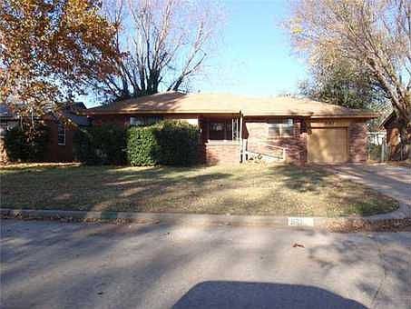 2nd image of 821 E Towry Dr