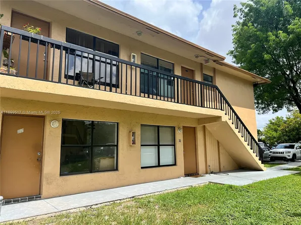 2685 W 66th St APT 12-20, Hialeah, FL 33016