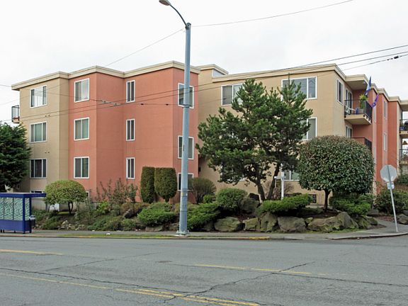 2nd image of 1925 Eastlake Ave E APT 105